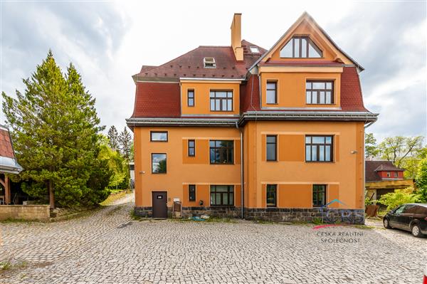 Prodej vícegenerační vily, kompletní rekonstrukce v roce 2014, žádaná lokalita, Jablonec nad Nisou